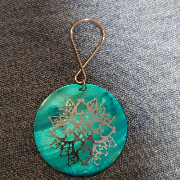 Silver Accented Shell Keychains. - Picture 7 of 7